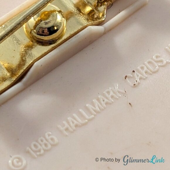 Vintage 1986 Hallmark Valentine's Day Basset Hound Be Mine Plastic Brooch Pin - Picture 6 of 7